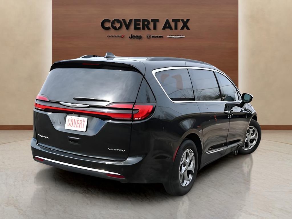 Used 2023 Chrysler Pacifica Limited image 5