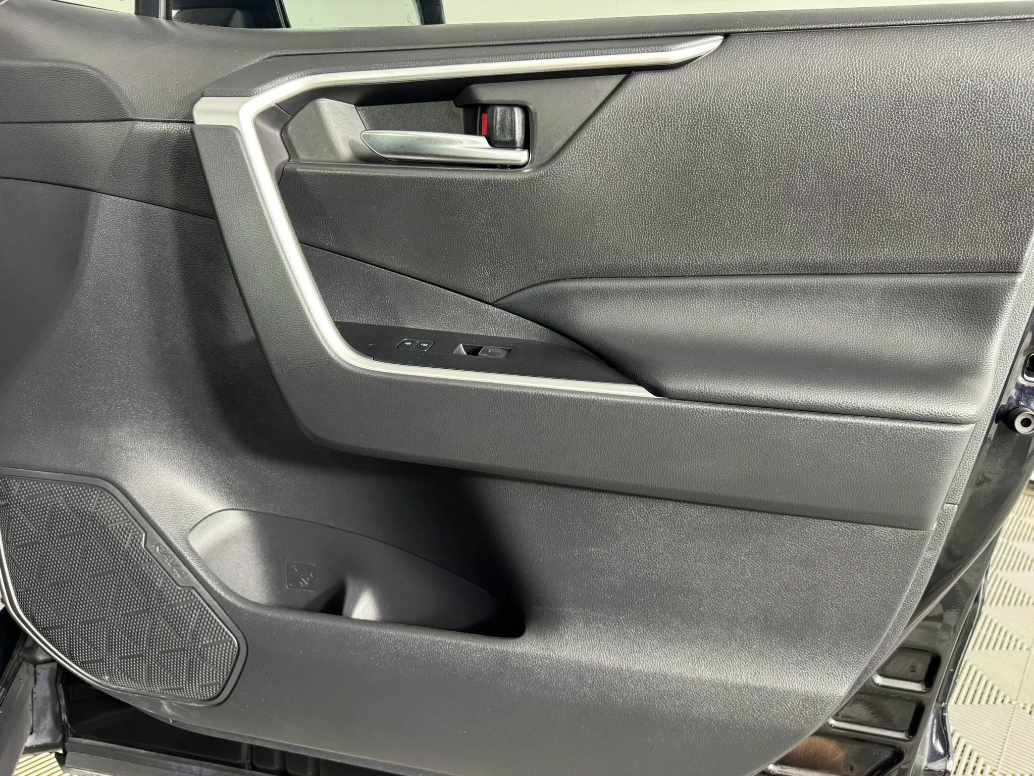 Used 2022 Toyota RAV4 SE AWD/4WD image 38