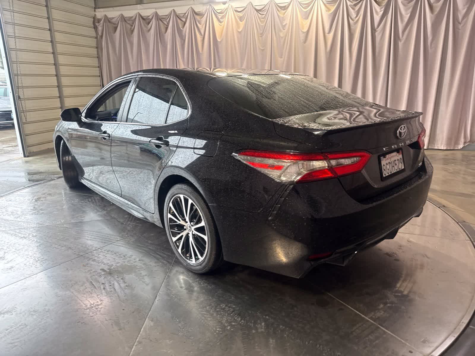 Used 2018 Toyota Camry SE FWD image 7