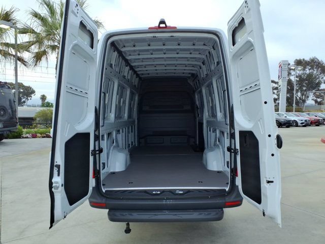 New 2025 Mercedes-Benz eSprinter 170 Cargo image 22