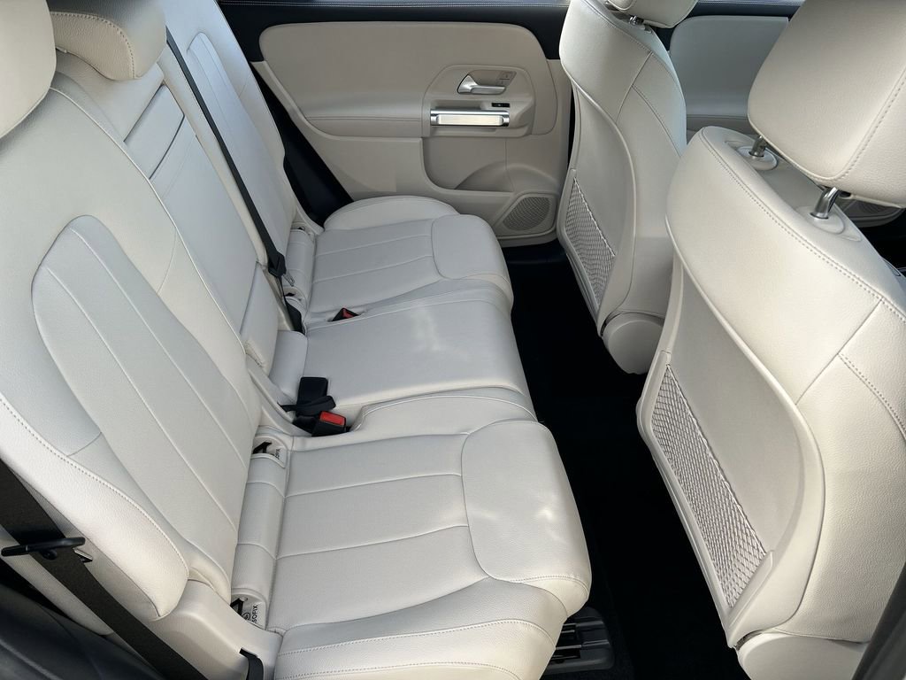 Used 2025 Mercedes-Benz GLB 250 4MATIC image 26