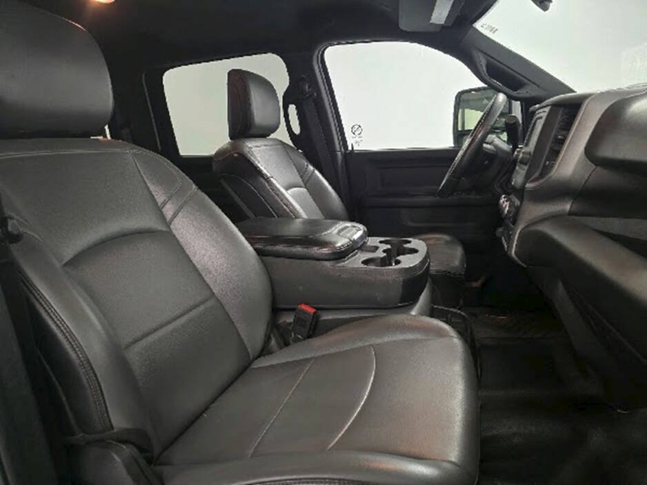 Used 2024 RAM 2500 Tradesman w/ Chrome Appearance Group AWD/4WD image 17