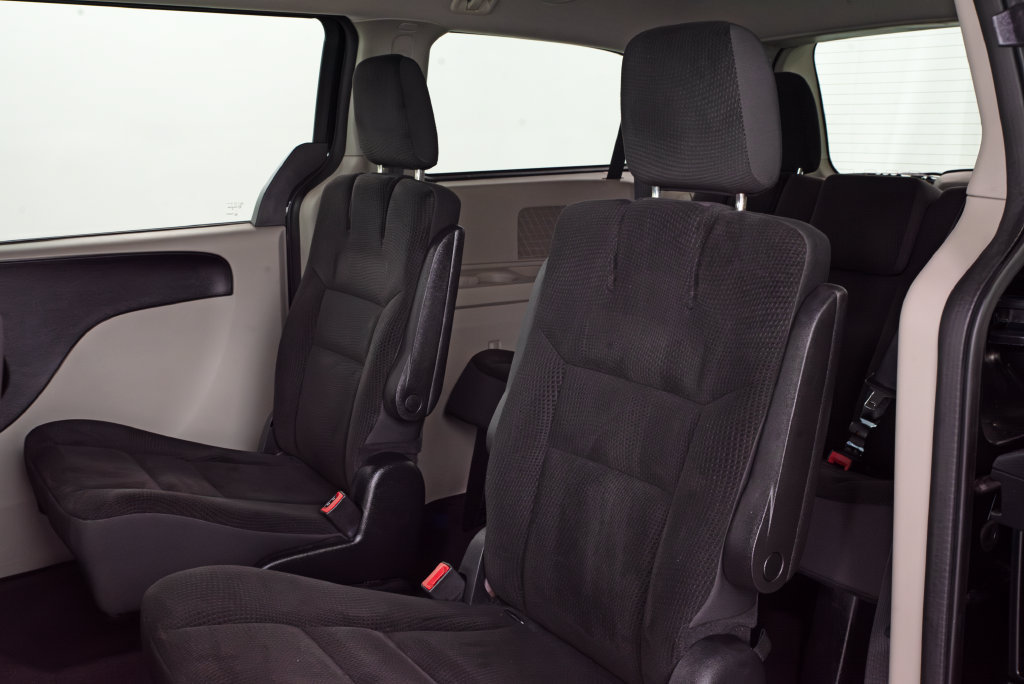 Used 2018 Dodge Grand Caravan SE w/ UConnect Hands-Free Group FWD image 8