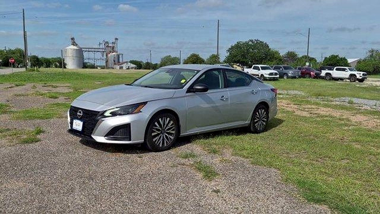 Used 2024 Nissan Altima 2.5 SV FWD image 4