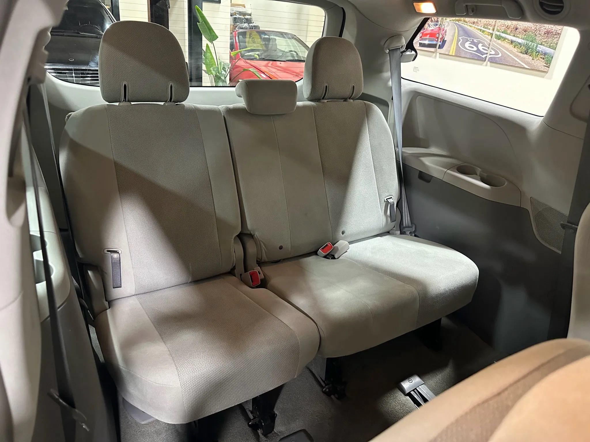 Used 2012 Toyota Sienna FWD image 31