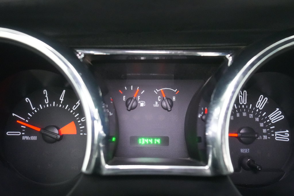 Used 2005 Ford Mustang Convertible RWD image 28