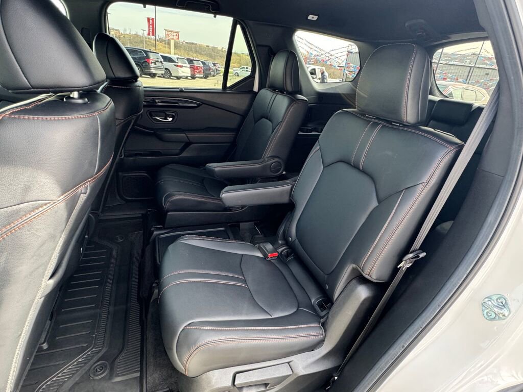 Used 2025 Honda Pilot TrailSport image 17