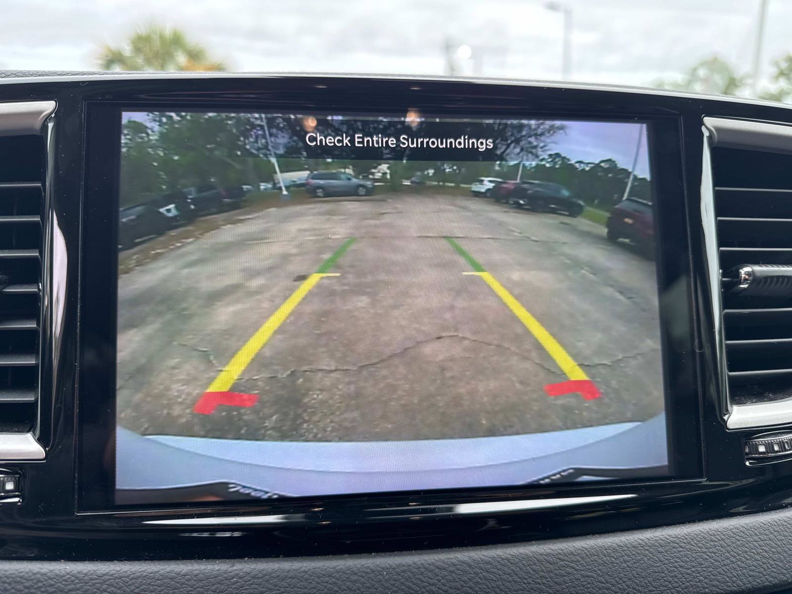 Certified 2023 Chrysler Pacifica Touring-L image 22