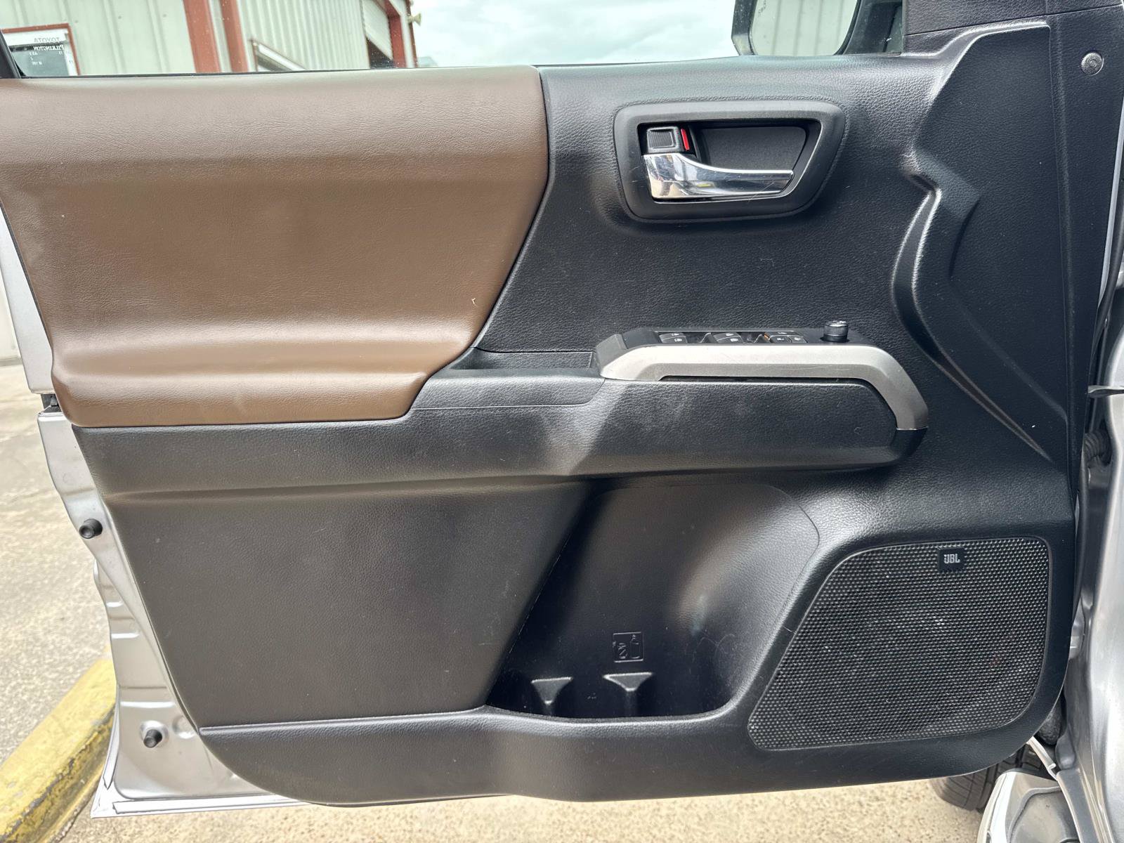 Used 2021 Toyota Tacoma Limited RWD image 18