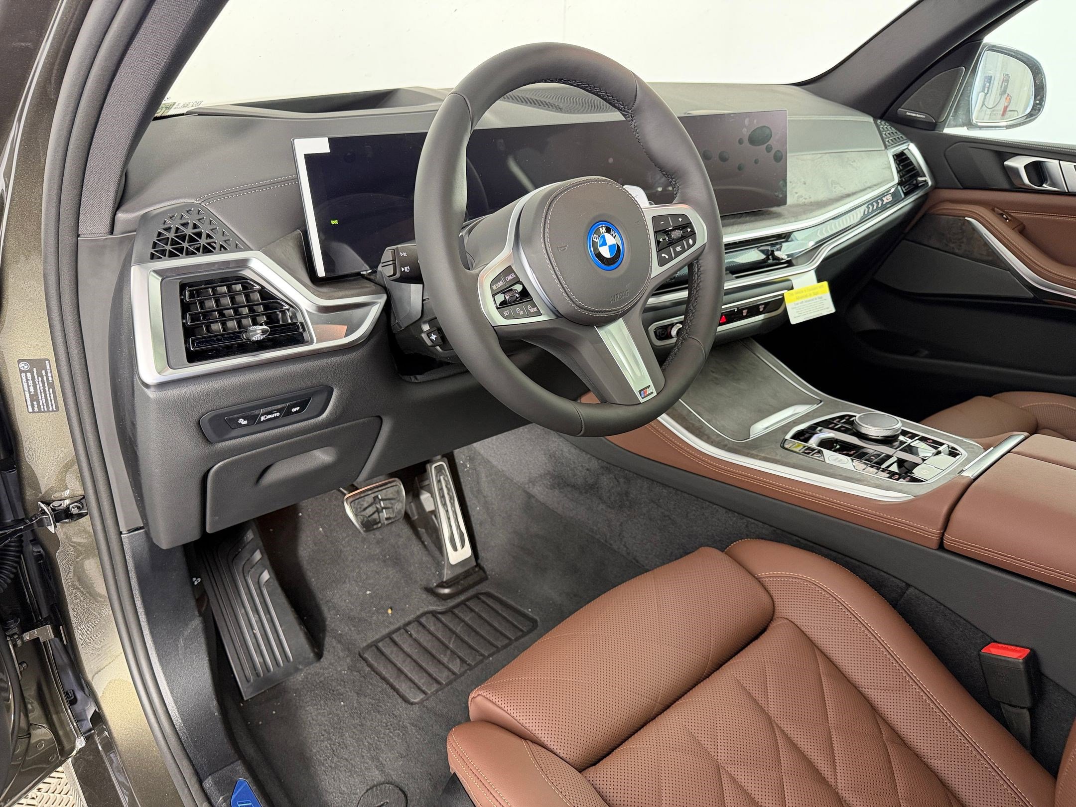 New 2026 BMW X5 xDrive50e w/ M Sport Package AWD/4WD image 4