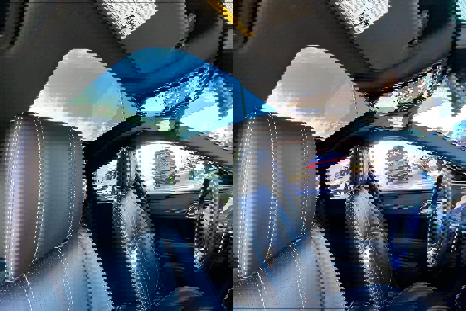 Used 2020 Land Rover Range Rover Velar R-Dynamic HSE image 19