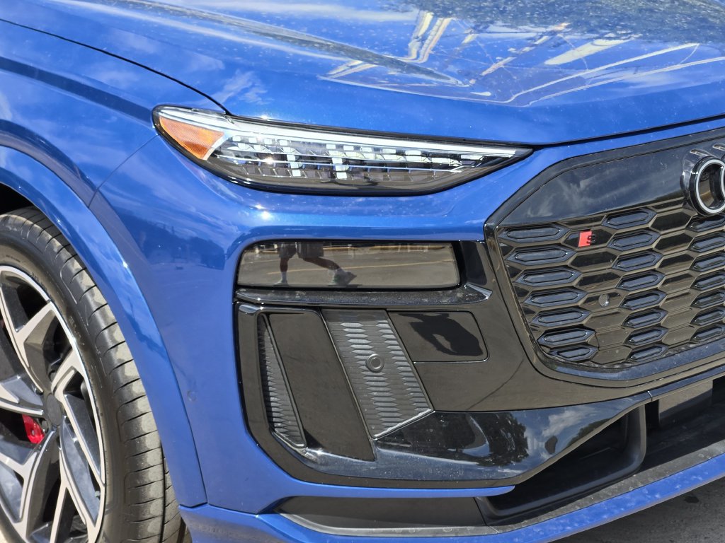 New 2027 Audi SQ6 e-tron Prestige AWD/4WD image 12