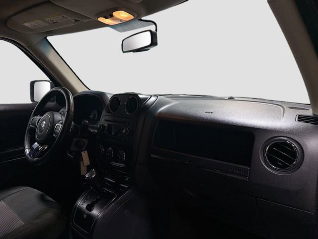 Used 2017 Jeep Patriot Latitude image 27