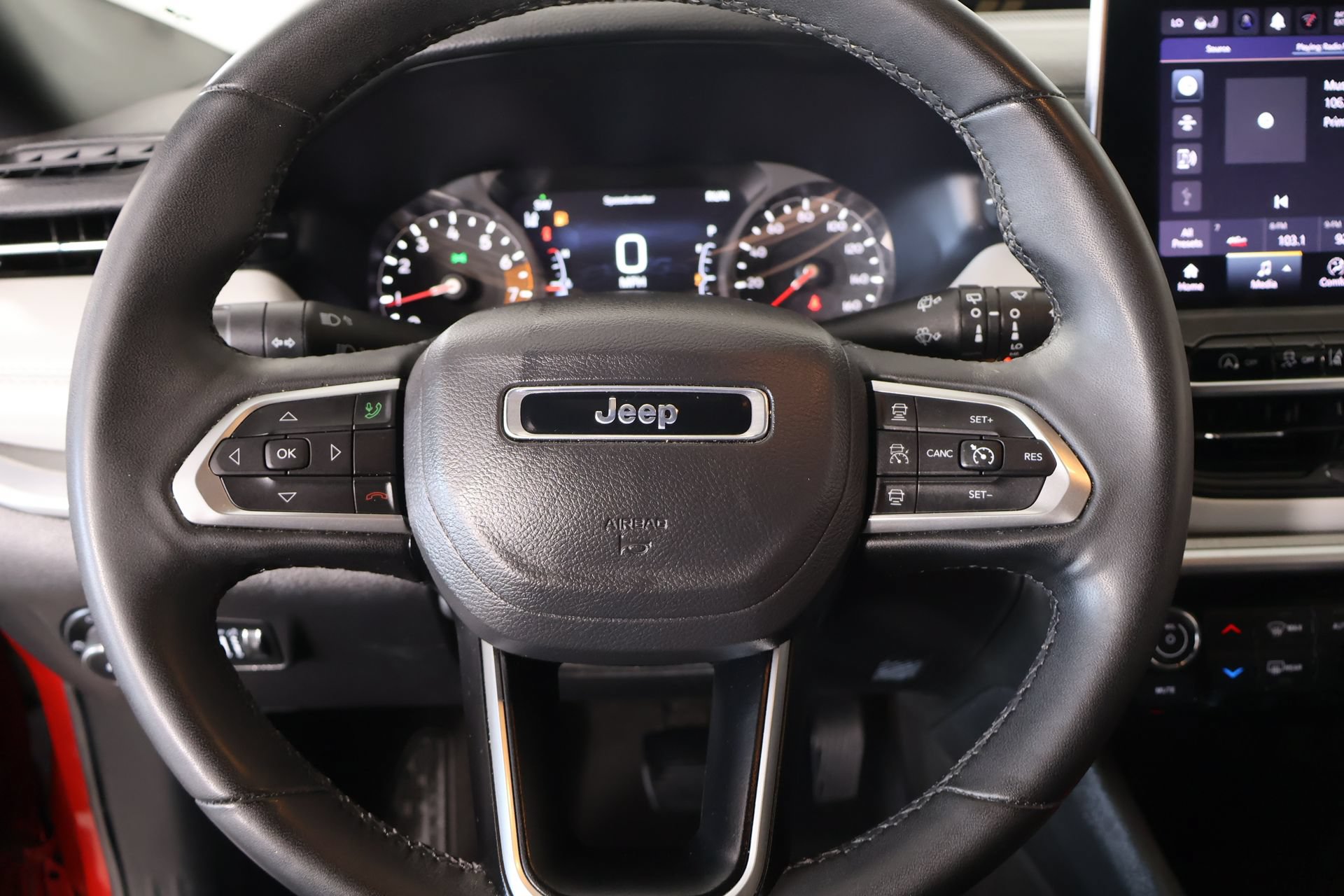 Used 2025 Jeep Compass Limited AWD/4WD image 3