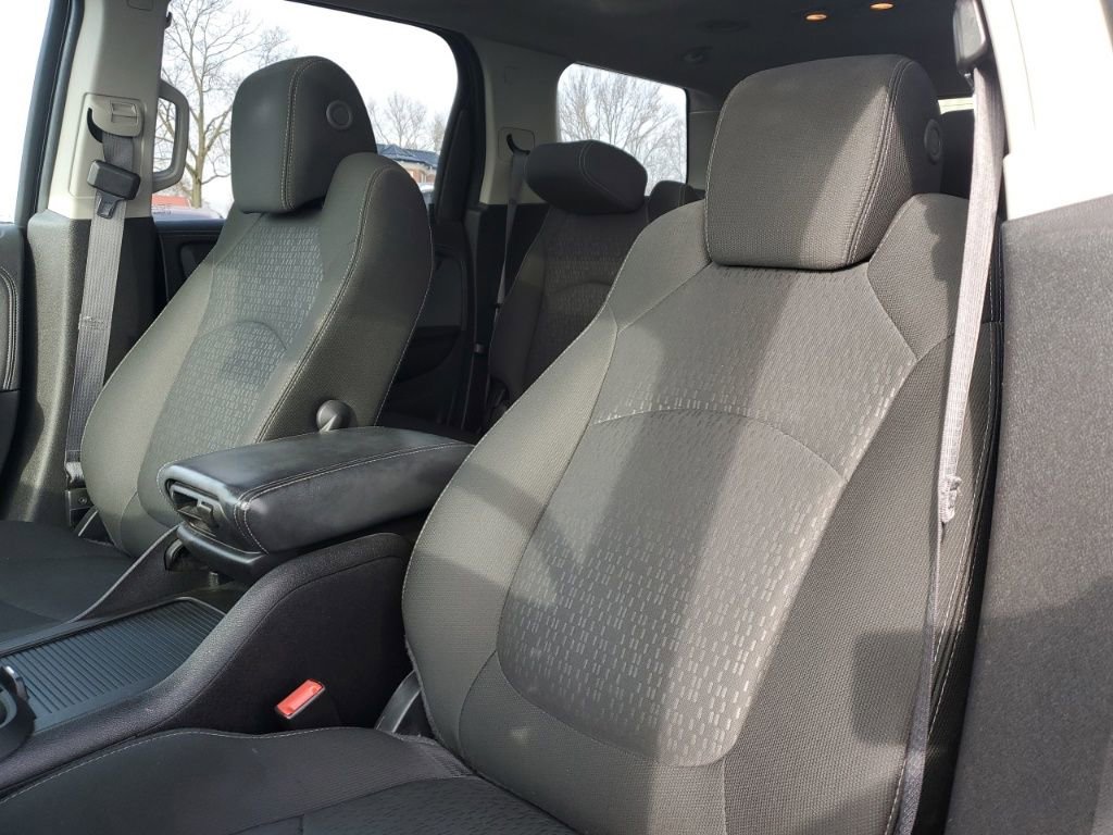 Used 2014 GMC Acadia SLE image 29