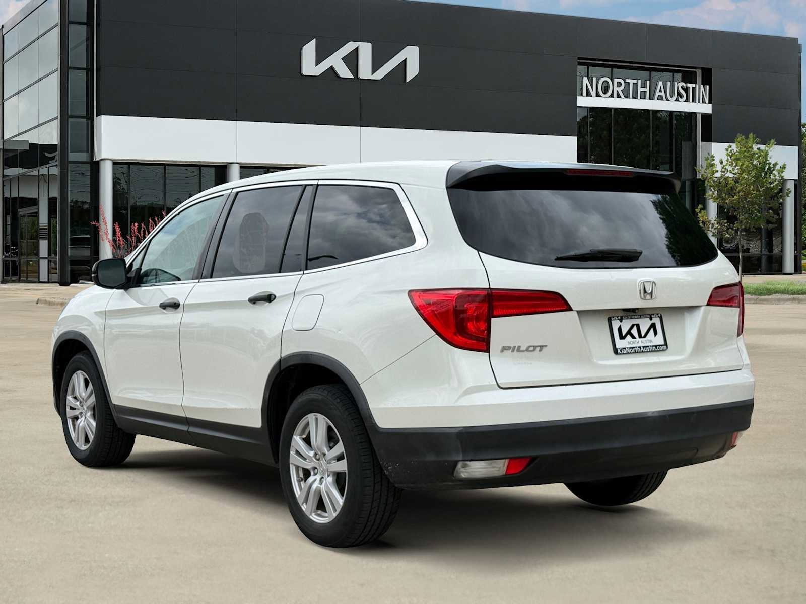 Used 2016 Honda Pilot LX image 5