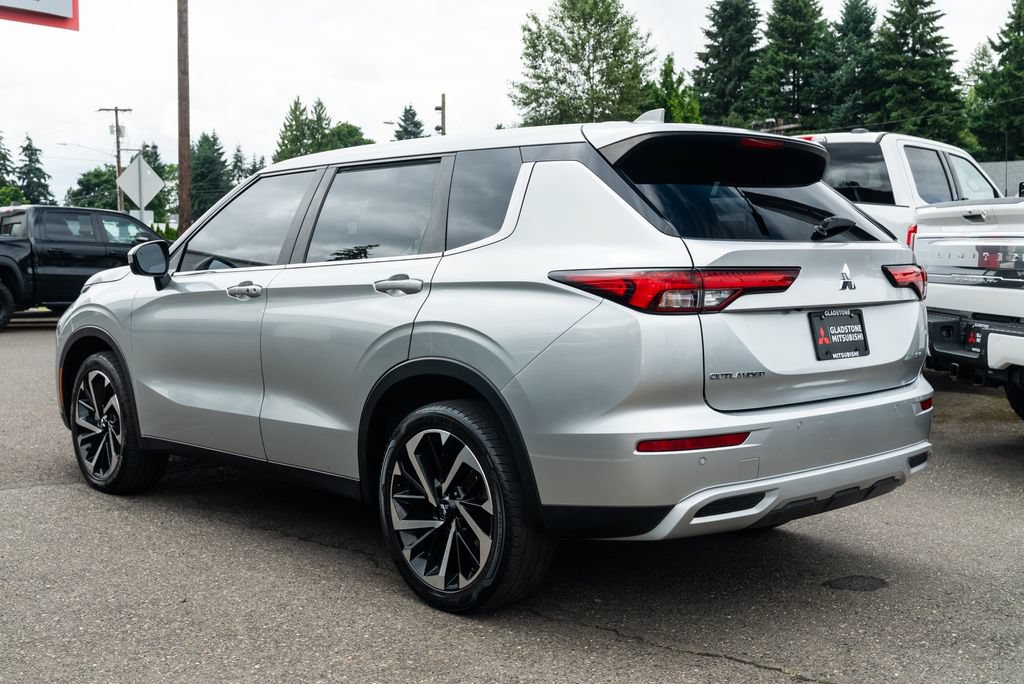 Used 2022 Mitsubishi Outlander SE FWD image 4