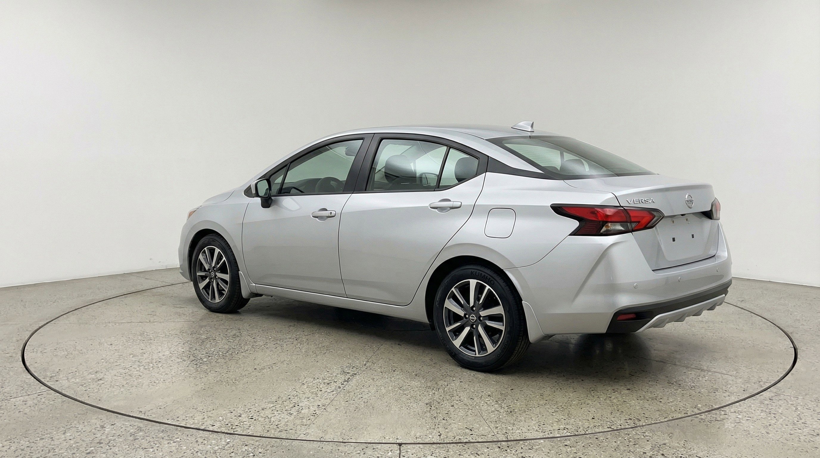 Used 2025 Nissan Versa SV image 6