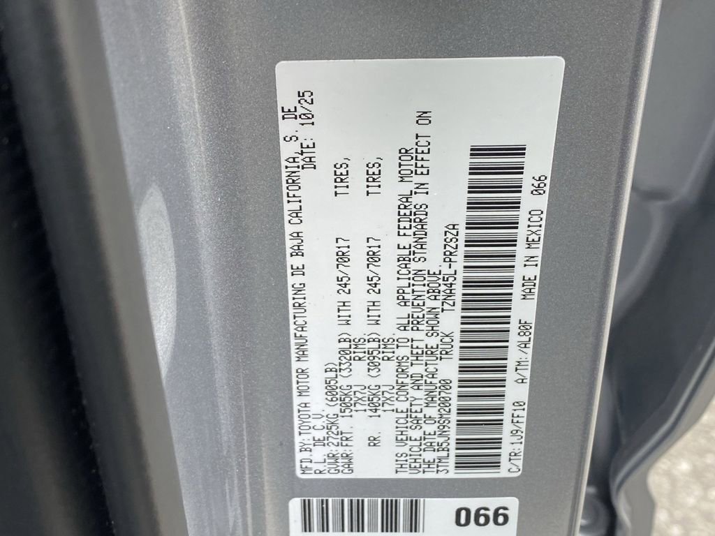 Certified 2025 Toyota Tacoma SR5 AWD/4WD image 36