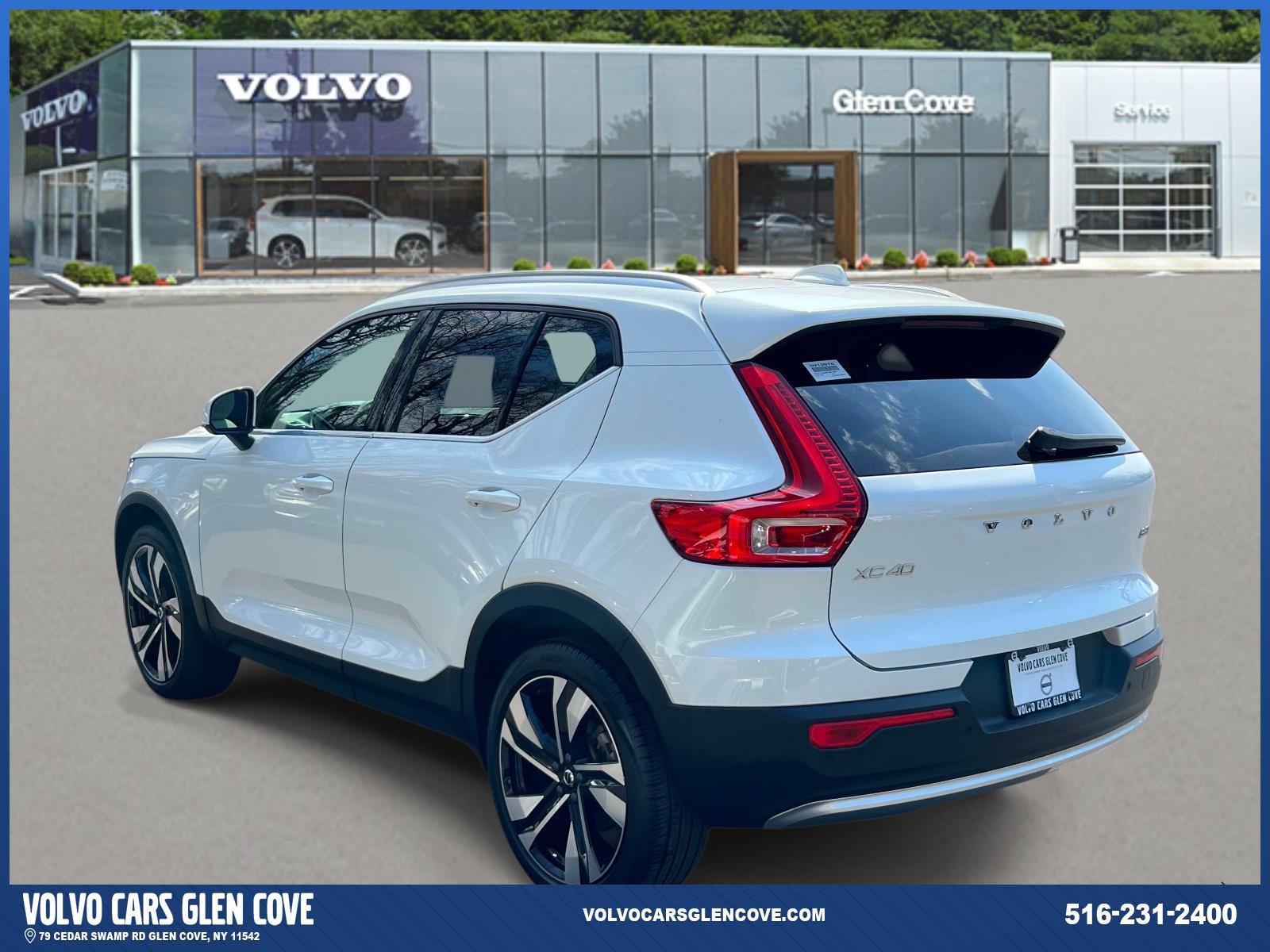 Used 2023 Volvo XC40 B5 Plus w/ Driver Assist Package image 4