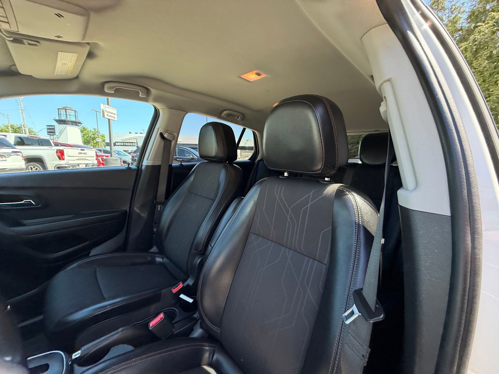 Used 2021 Chevrolet Trax LT w/ LT Convenience Package AWD/4WD image 11