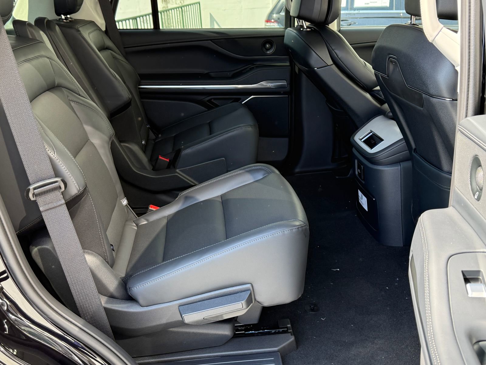 New 2026 Lincoln Navigator Premiere image 13