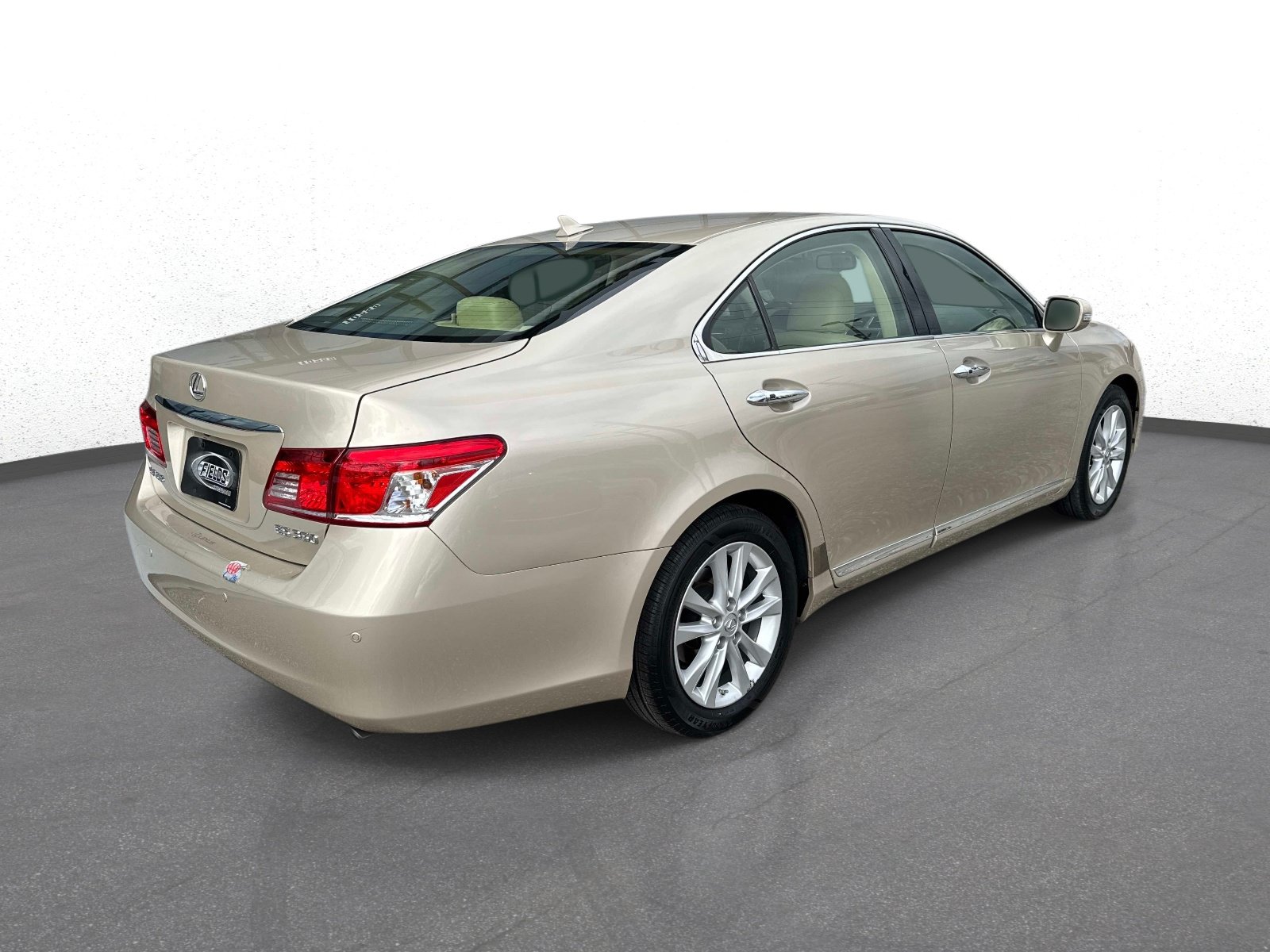 Used 2010 Lexus ES 350 w/ Preferred Accessory Package FWD image 3