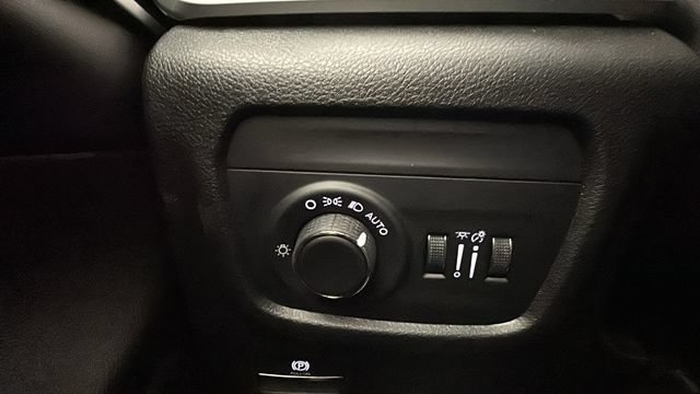 New 2026 Jeep Grand Cherokee Altitude AWD/4WD image 32