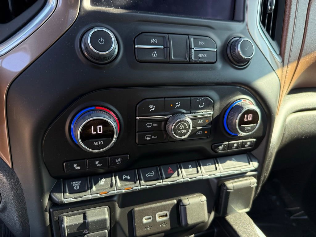 Used 2022 Chevrolet Silverado 2500 High Country w/ Z71 Off-Road Package image 33