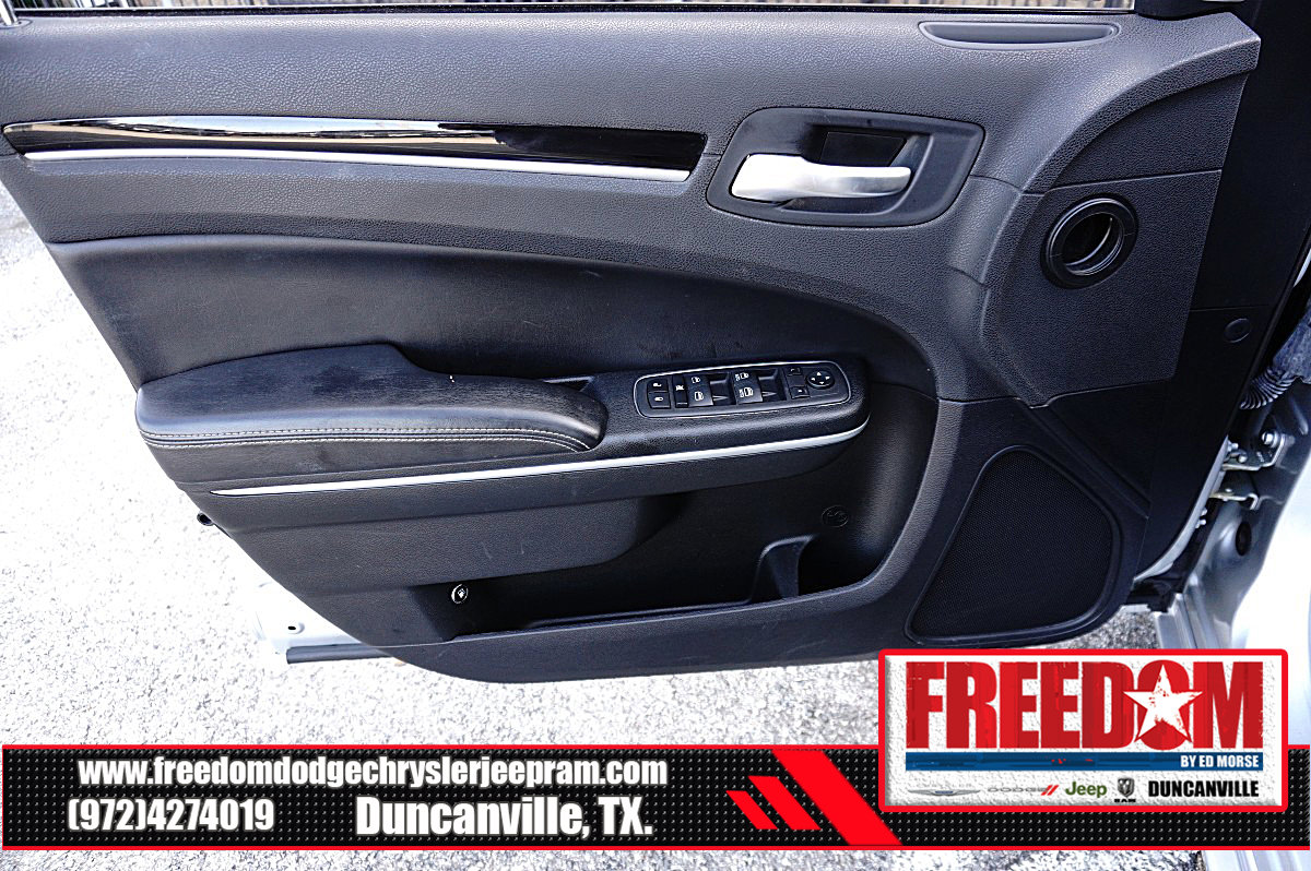 Used 2023 Chrysler 300 S RWD image 40