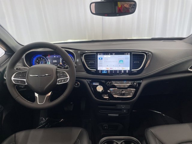 New 2026 Chrysler Pacifica Select image 8