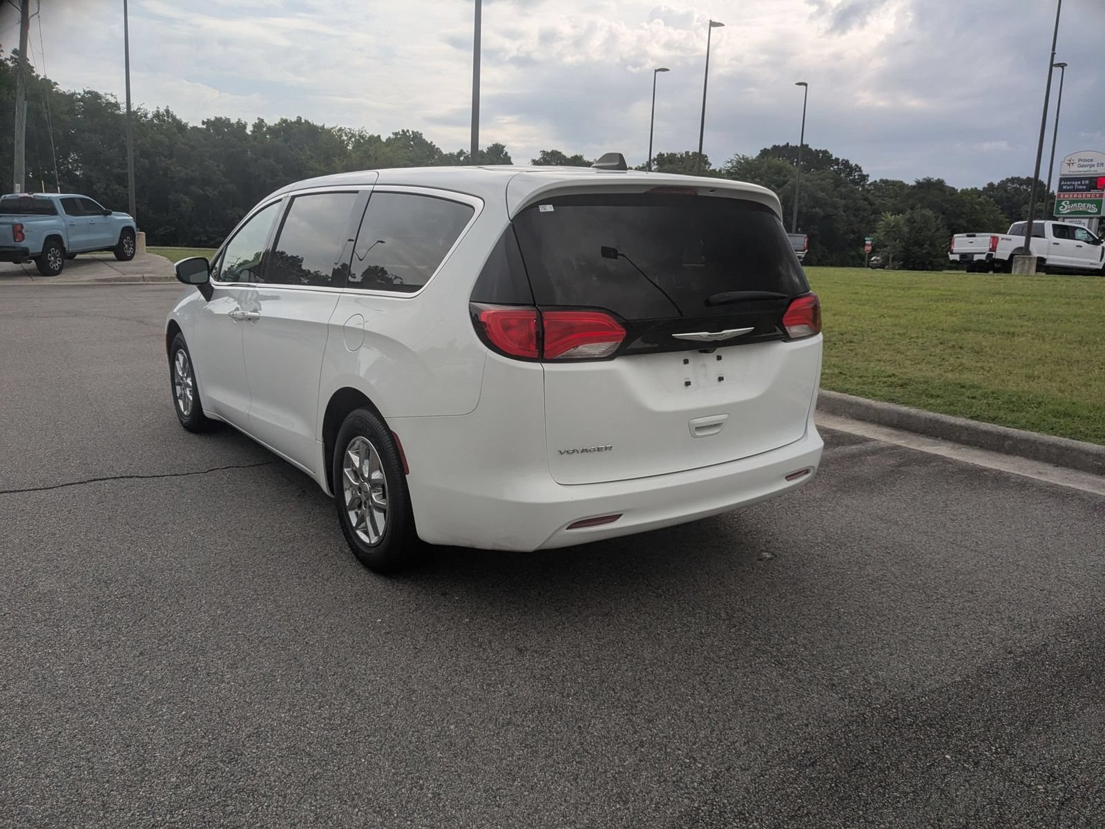 Used 2023 Chrysler Voyager LX FWD image 5