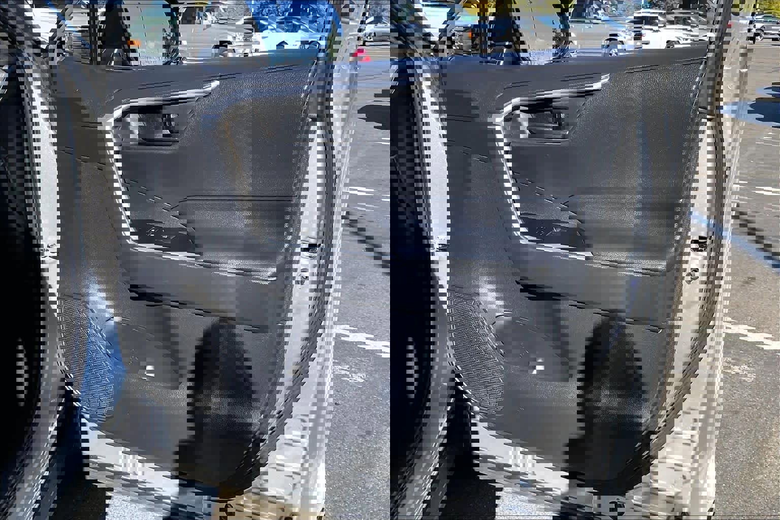 Used 2019 Toyota RAV4 LE w/ Carpet Mat Package image 24