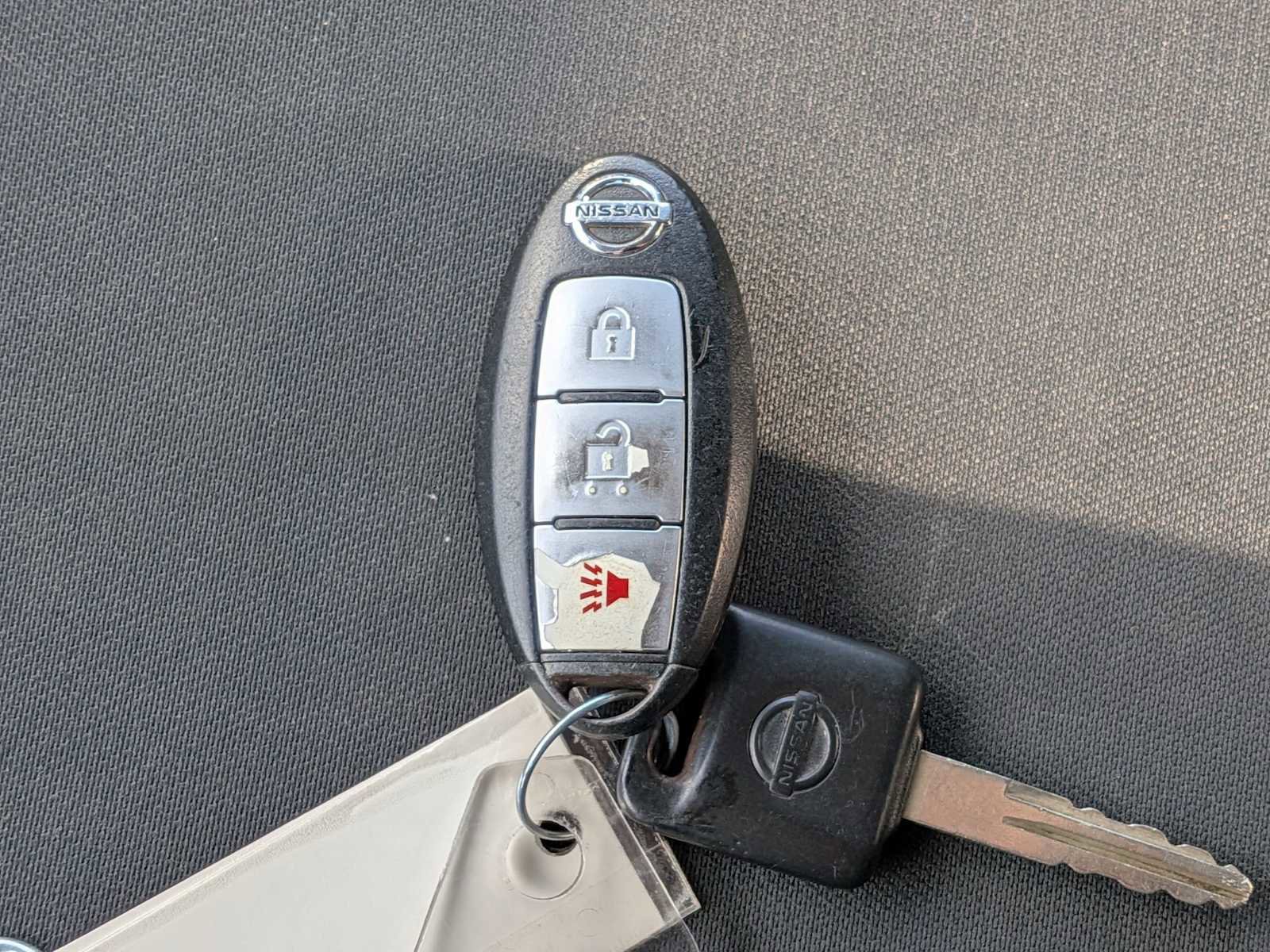 Used 2018 Nissan Titan SV image 29