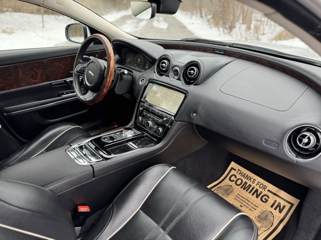 Used 2019 Jaguar XJ R-Sport image 19