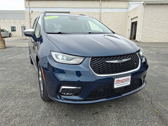 Certified 2022 Chrysler Pacifica Limited w/ Uconnect Theater Family Group AWD/4WD image 2