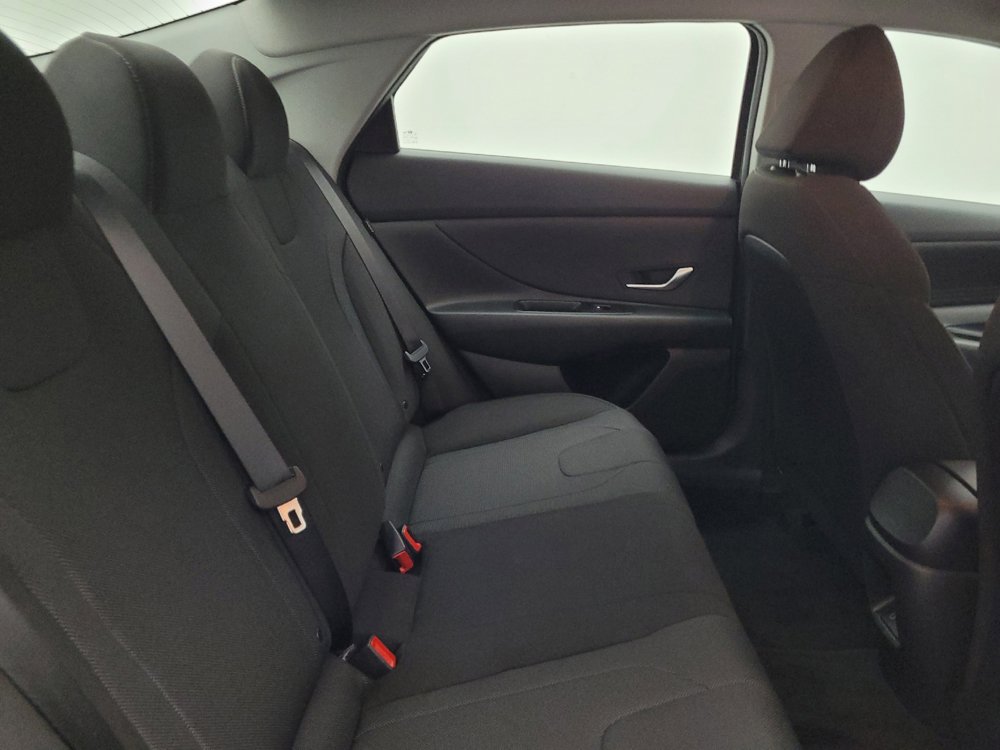 Used 2025 Hyundai Elantra SE FWD image 19