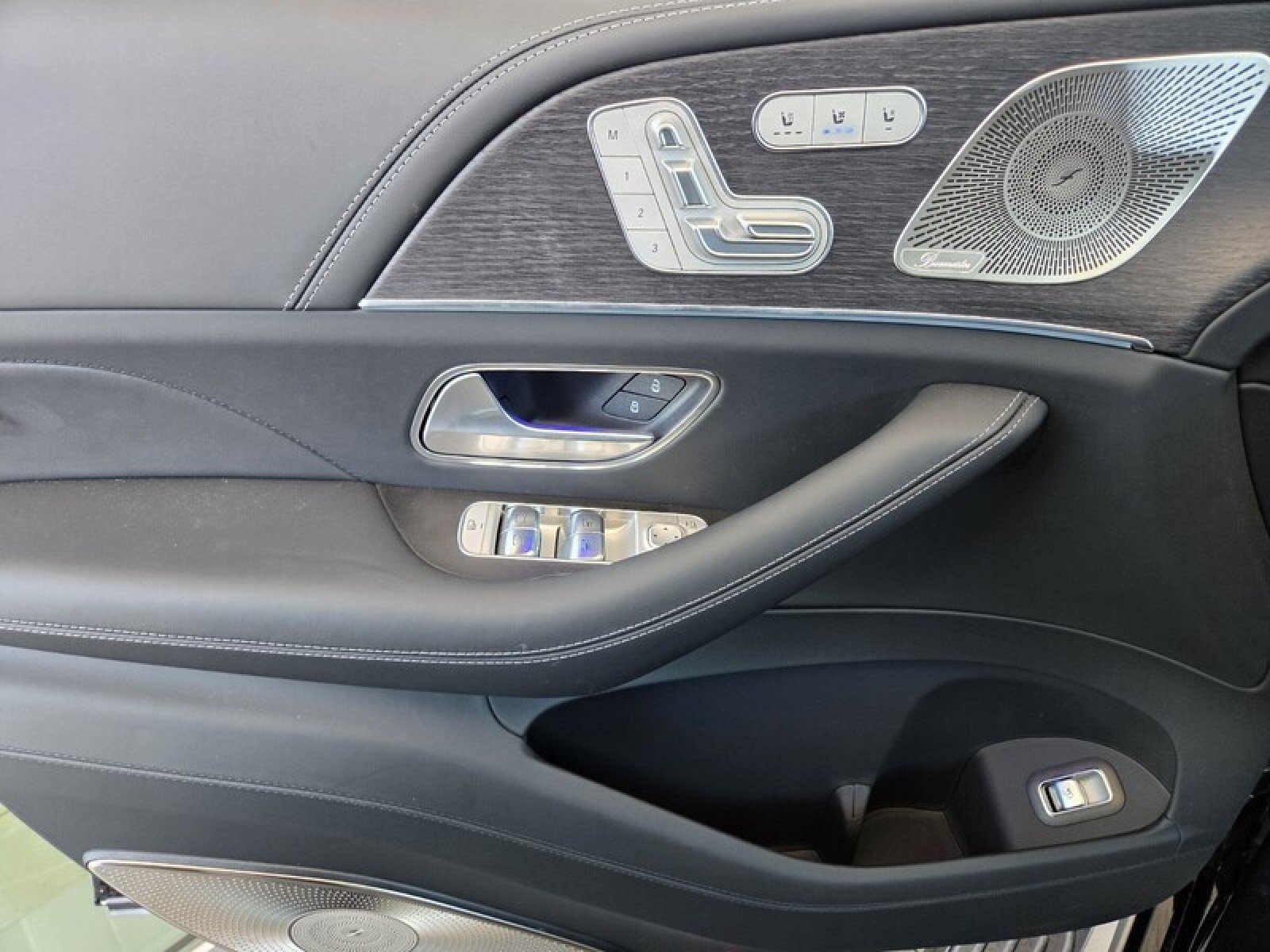 New 2026 Mercedes-Benz Maybach GLS 600 4MATIC image 24
