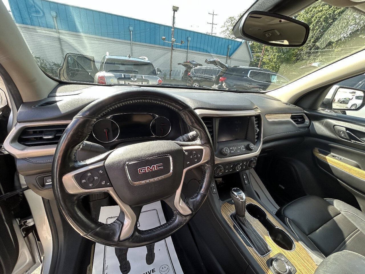 Used 2017 GMC Acadia Denali w/ Technology Package FWD image 5
