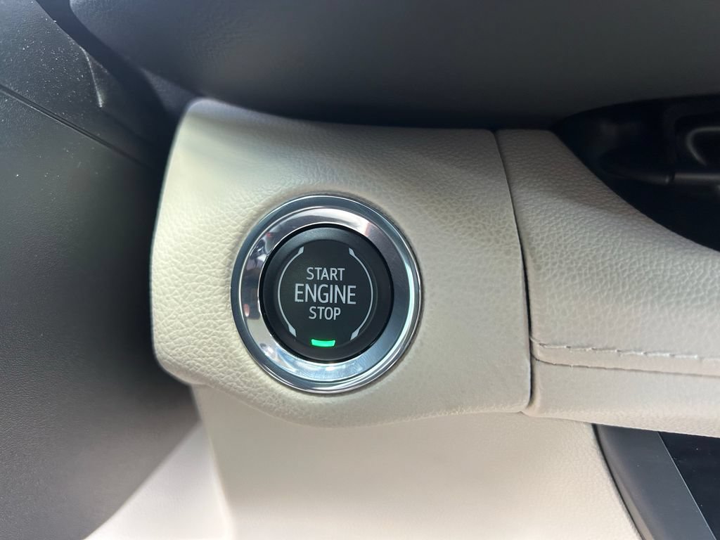 Used 2023 Buick Envision Essence AWD/4WD image 33