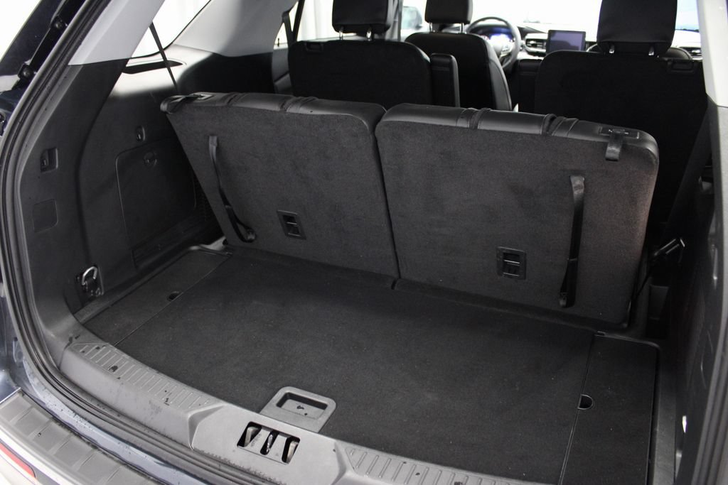 Used 2024 Ford Explorer XLT w/ Equipment Group 202A AWD/4WD image 13
