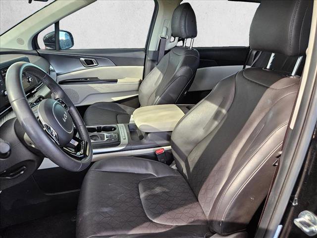 Used 2024 Kia Carnival LX image 16