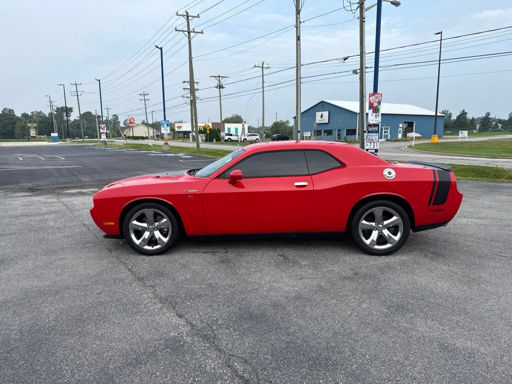 Used 2014 Dodge Challenger R/T RWD image 2