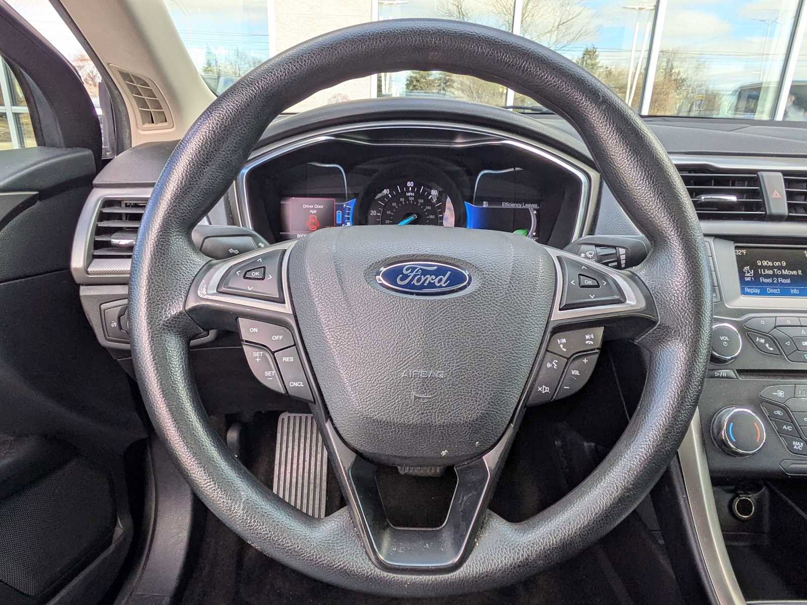 Used 2018 Ford Fusion SE image 23