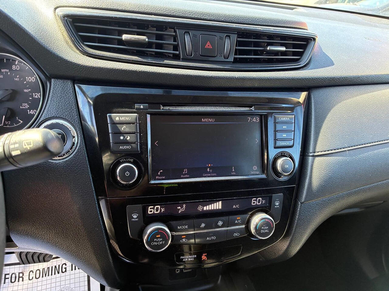 Used 2018 Nissan Rogue SV image 2