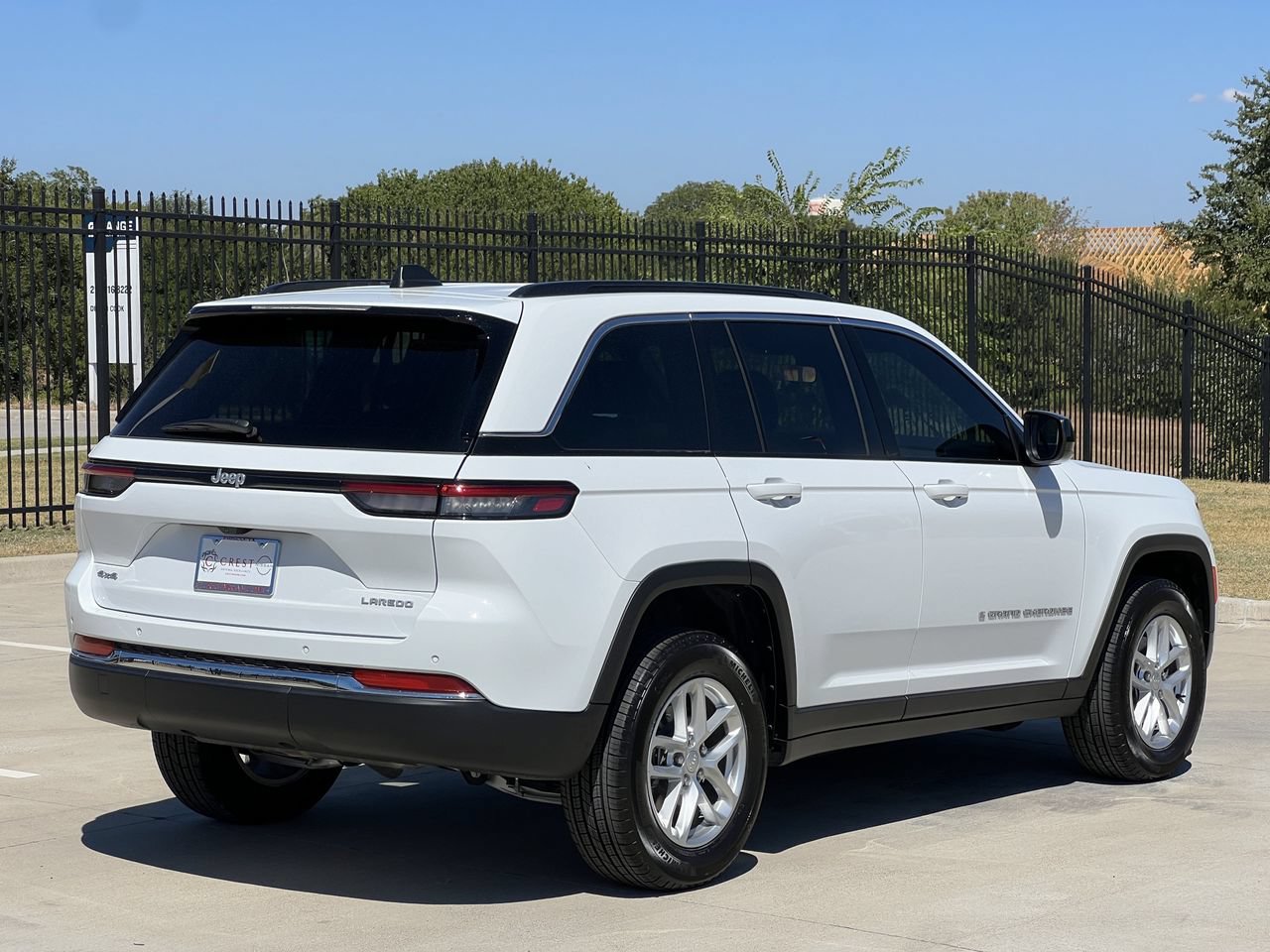 Used 2026 Jeep Grand Cherokee Laredo X AWD/4WD image 5