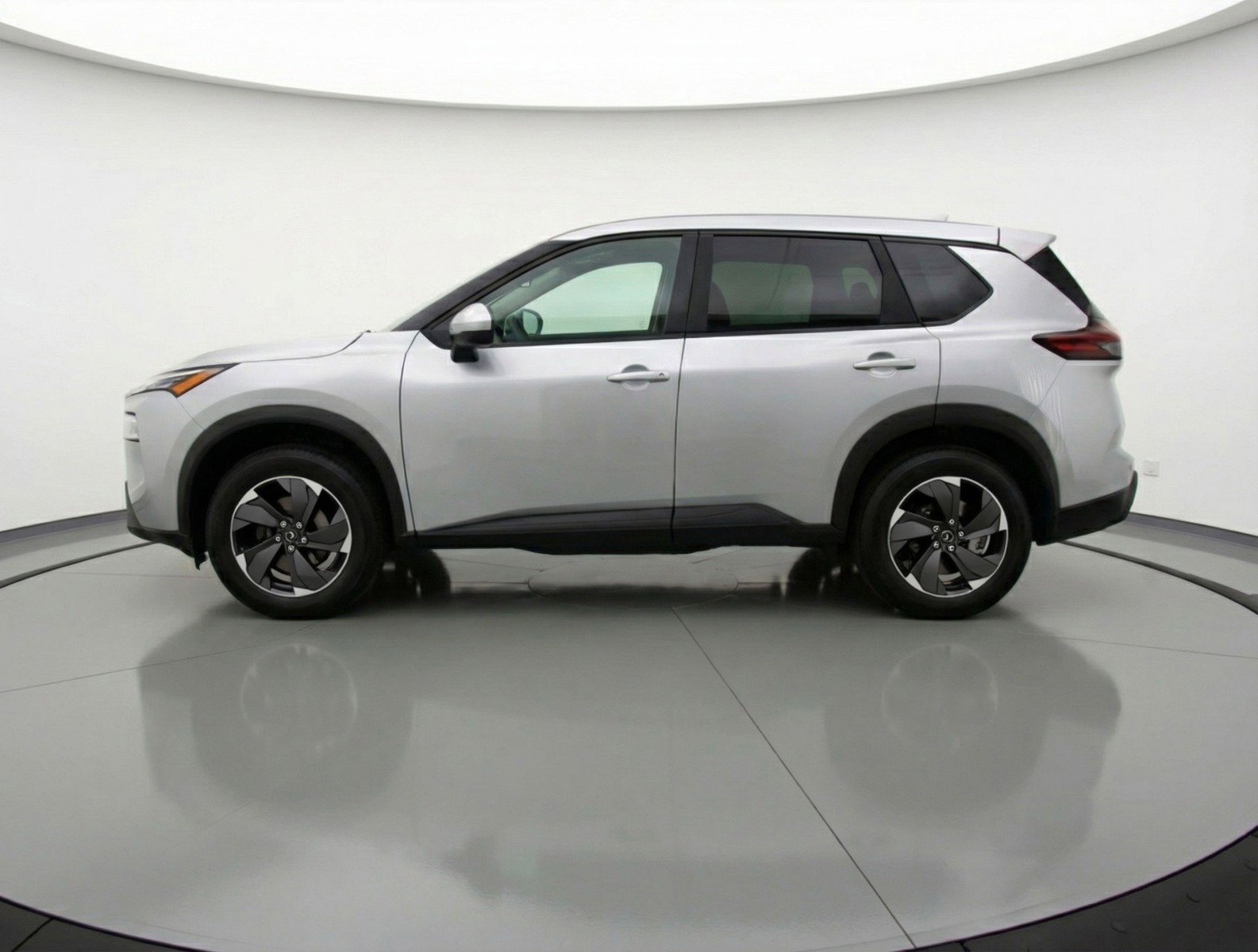 Used 2025 Nissan Rogue SV FWD image 5