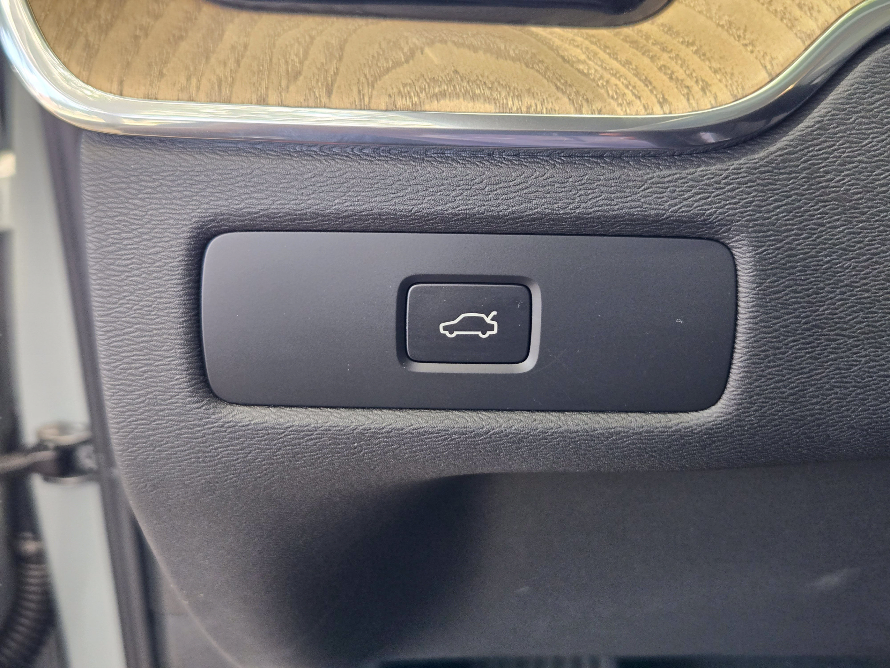 Certified 2026 Volvo XC60 B5 Plus w/ Protection Package Premier AWD/4WD image 20