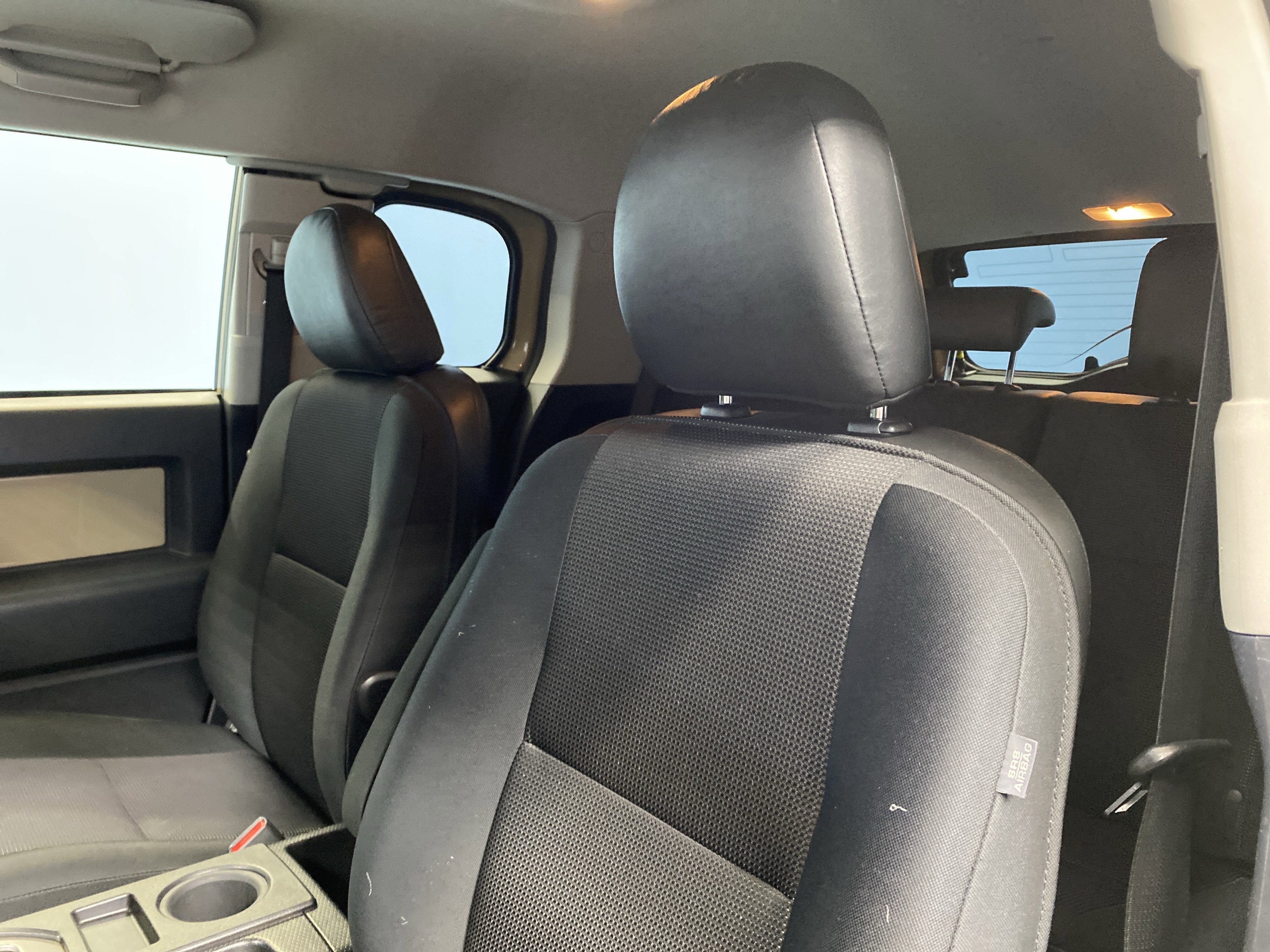 Used 2013 Toyota FJ Cruiser 4WD image 8