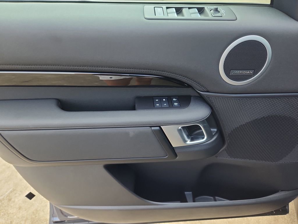 Certified 2025 Land Rover Discovery S AWD/4WD image 24